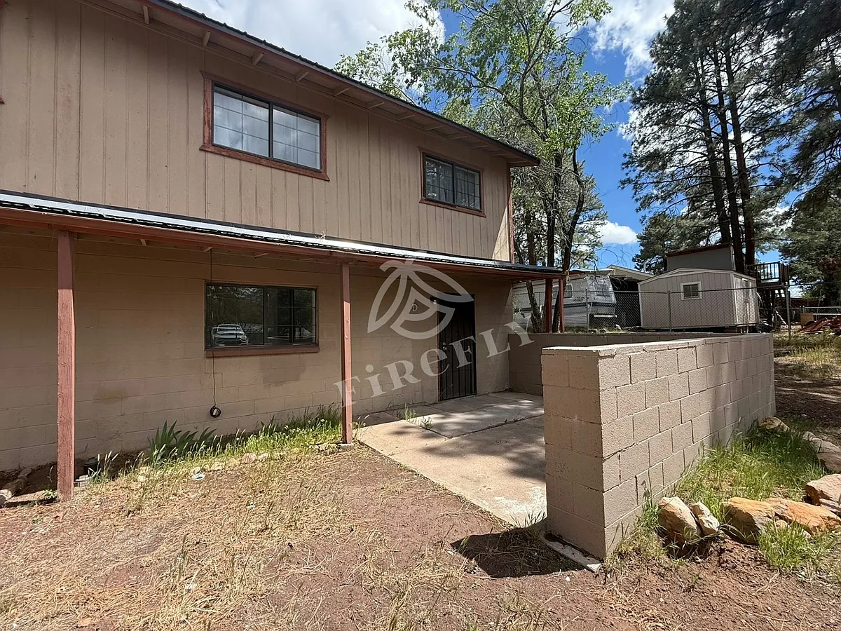 Photo 2 of 11 - 100 N 4th Dr #C - Show Low, AZ Building Photo - 100 N 4th Dr #C