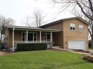 S72W32731 Sandie Ln, Mukwonago, WI 53149