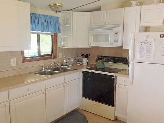 2nd image of 705 Ironwood Ln
