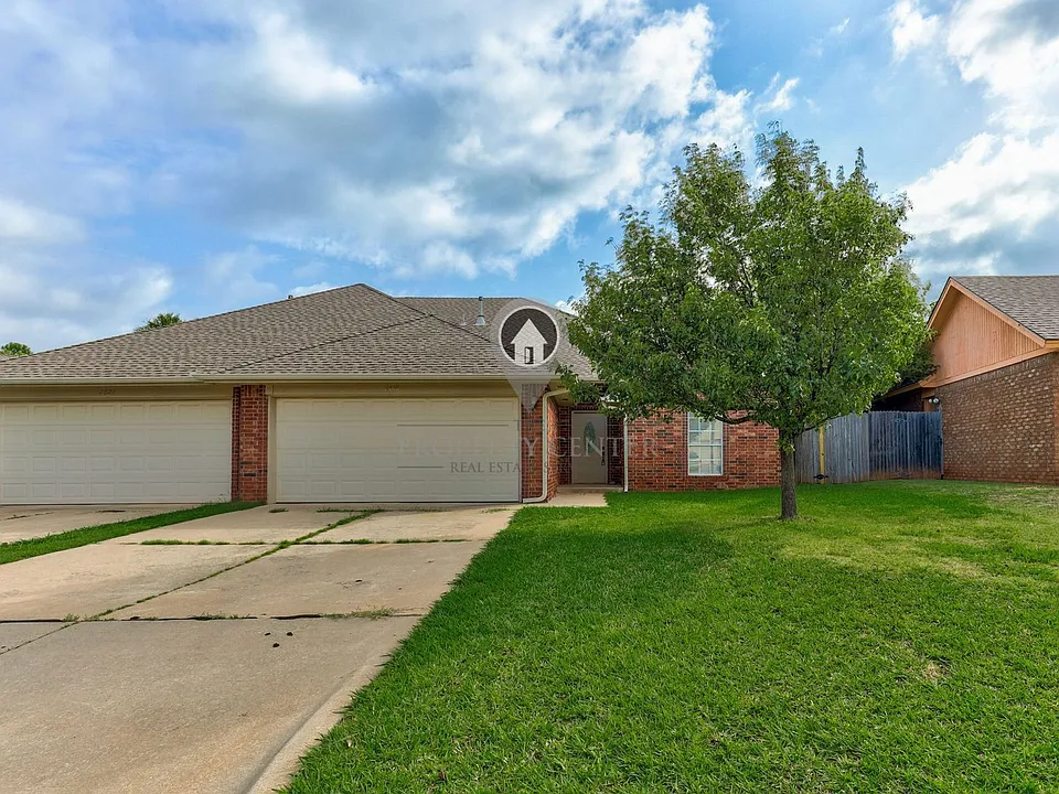 2619 Silvertree Dr