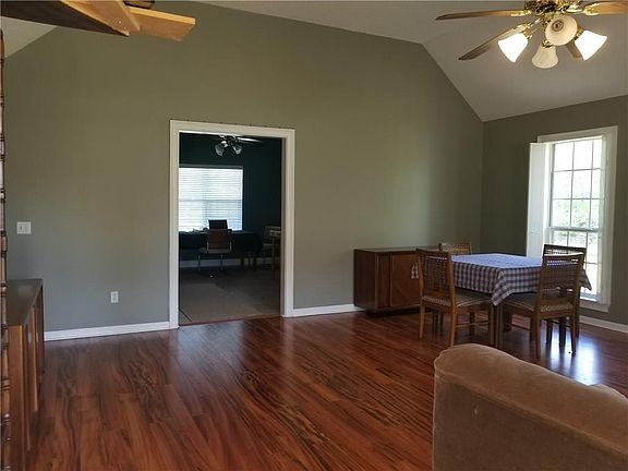 4th image of 15 Valley Creek Dr SW