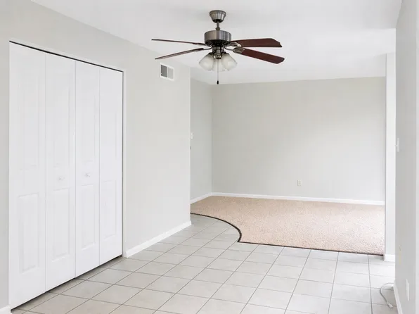 284 Moon Clinton Rd, Coraopolis, PA 15108