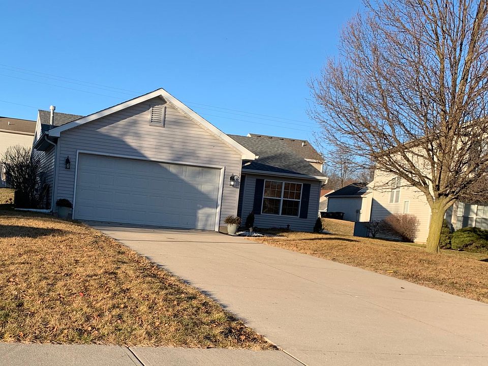 Split bedroom 3 bedroom 2 full bath home