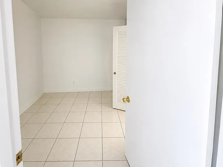 16701 NE 14th Ave #106 — Photo 3