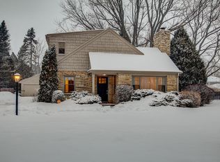 120 E Green Tree Rd, Fox Pt, WI 53217