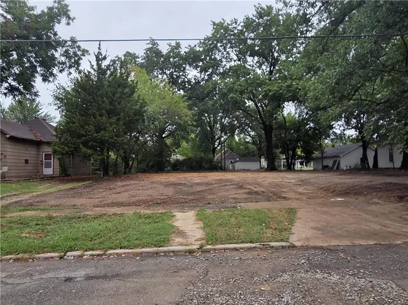 209-211 E 15th St, Pittsburg, KS 66762