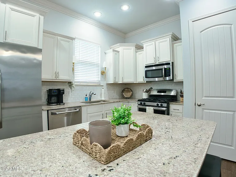 106 Pascalet Pl — Photo 19