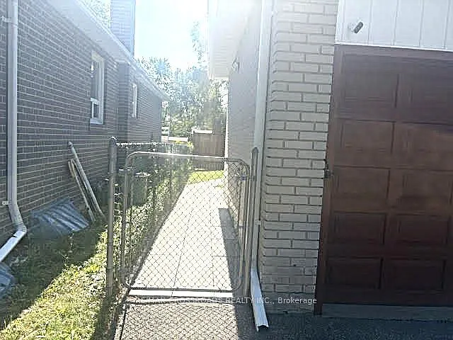 2 bed, $1,900 — Photo 2