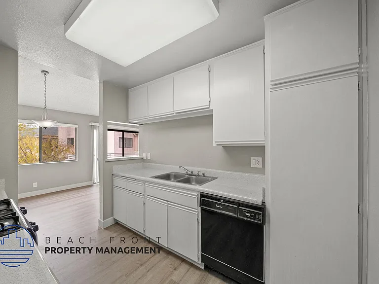 3223 Bagley Ave. — Photo 22