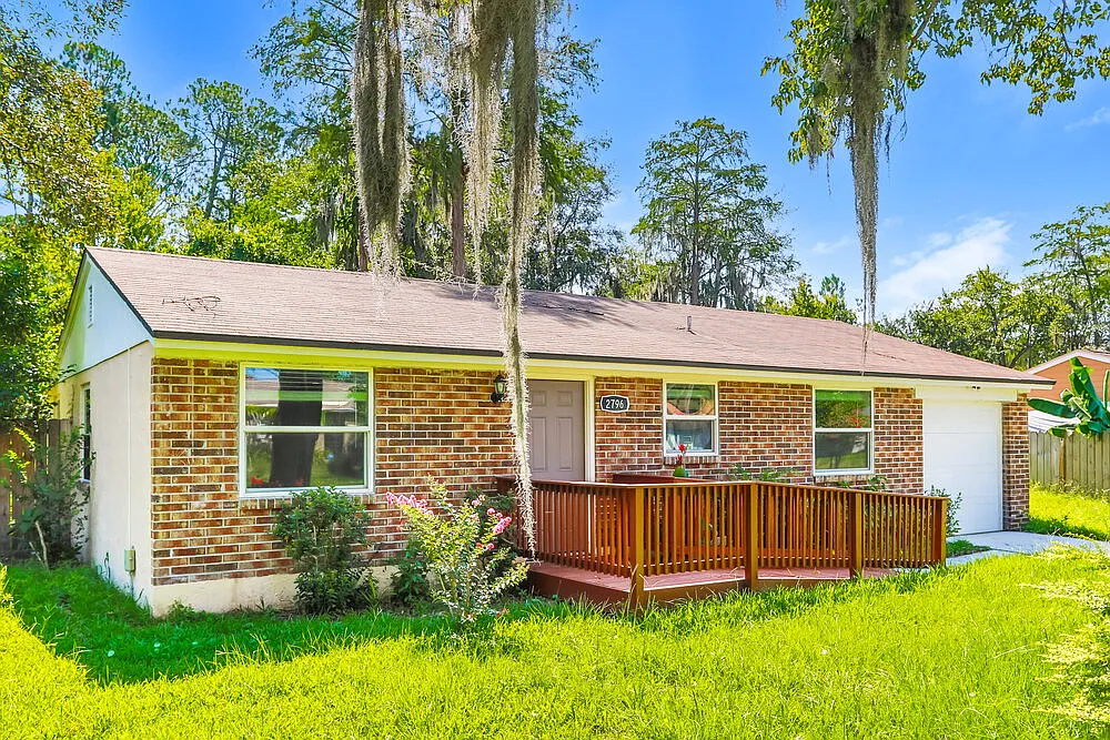 3 bed, 2.0 bath, 1274 sqft, $1,655 — Photo 3