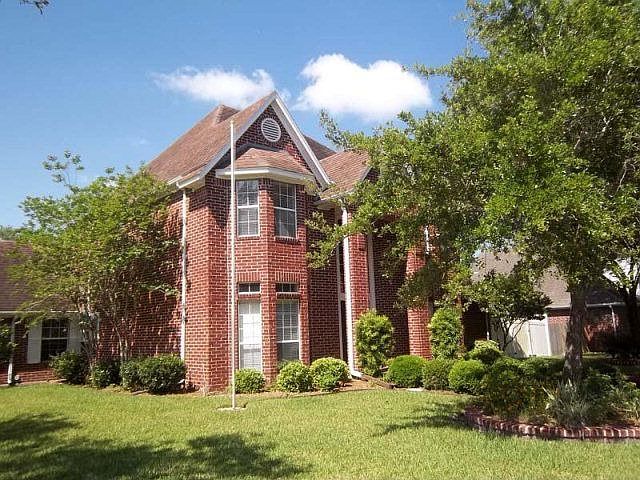 1st image of 204 Woodlands Ln