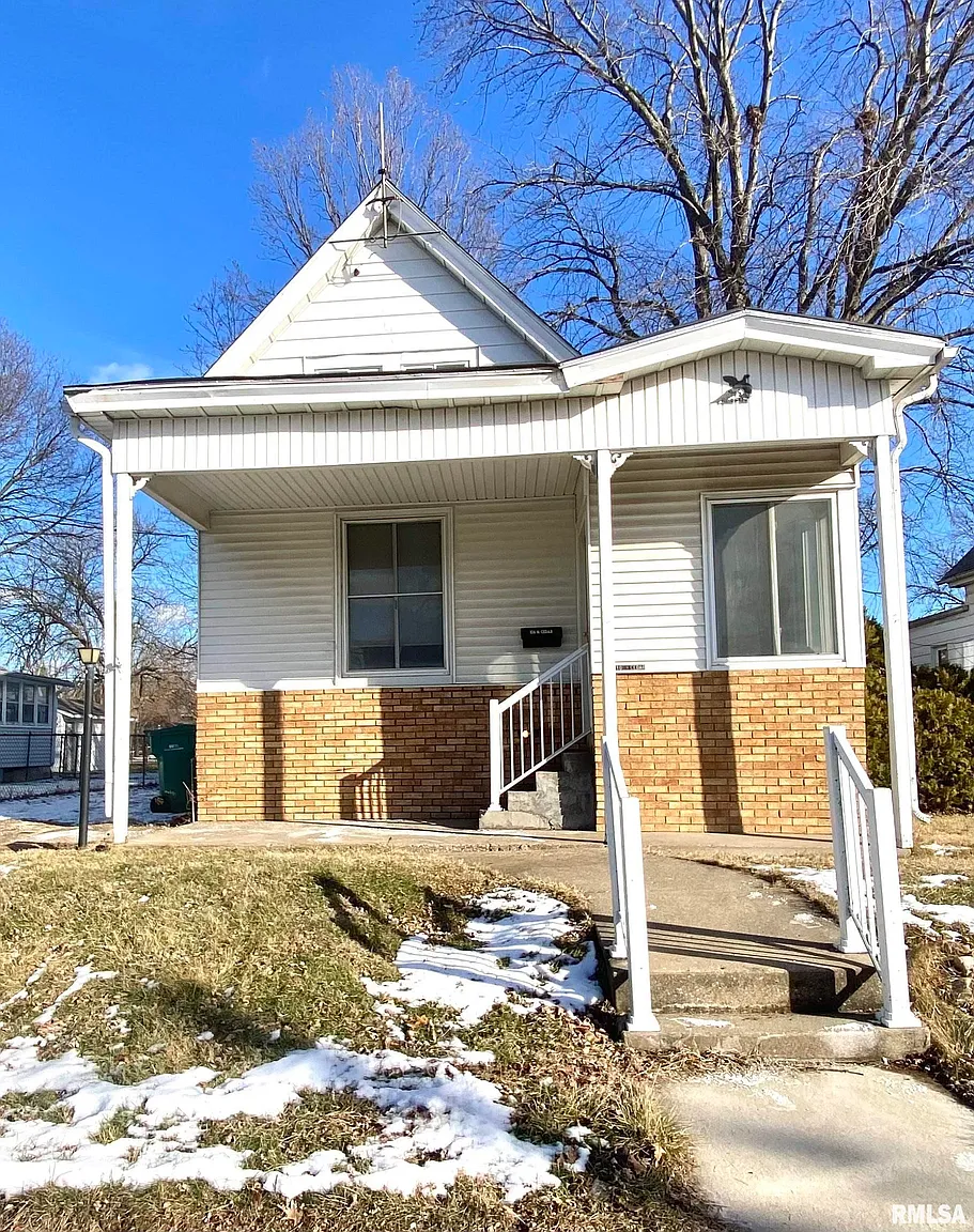 106 N Cedar Ave photo 1