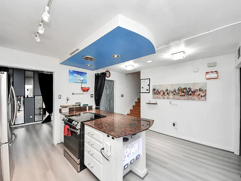 7877 Kendalia Dr — Photo 25