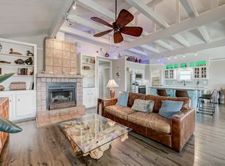 220 Bora Bora Dr, Tiki Island, TX 77554
