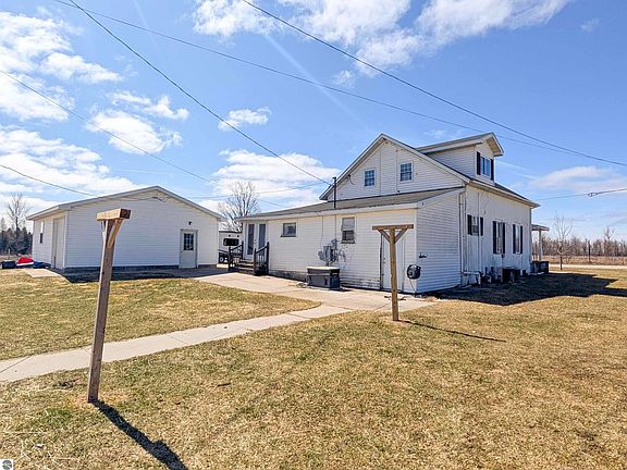5th image of 2372 N Merritt Rd