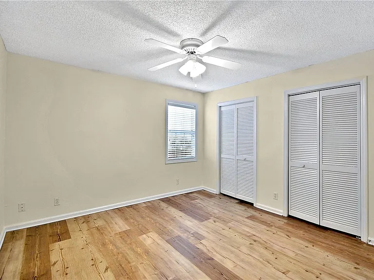 907 E Island Square Dr — Photo 9