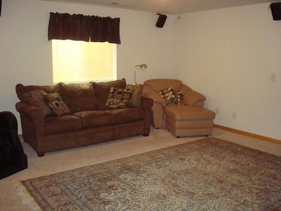 3rd image of 6 Sundance Dr