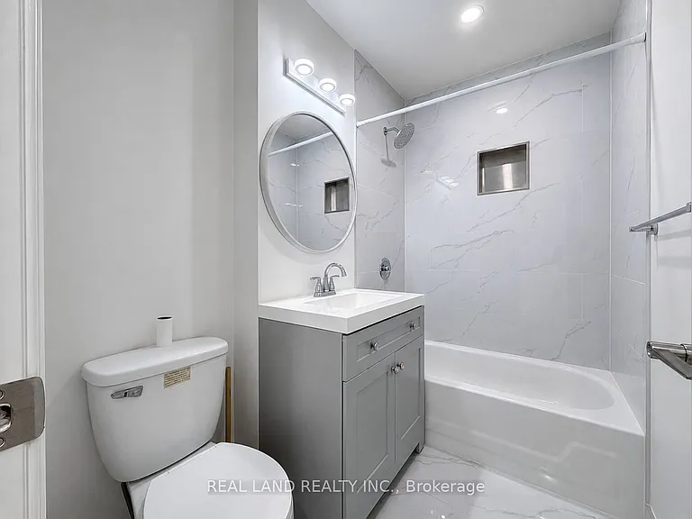225 Coxwell Ave #MAIN FLOOR — Photo 6