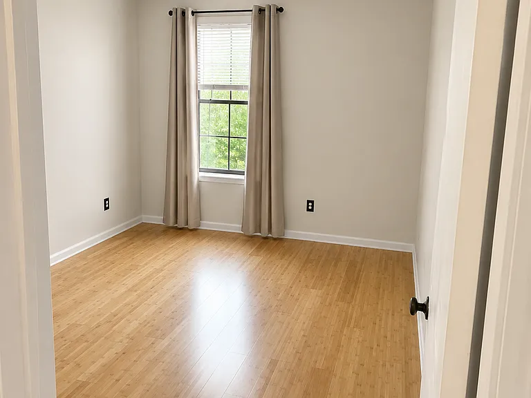 901 Harbor Club Dr — Photo 3
