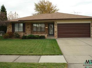 13722 S Canterbury Dr, Sterling Heights, MI 48312