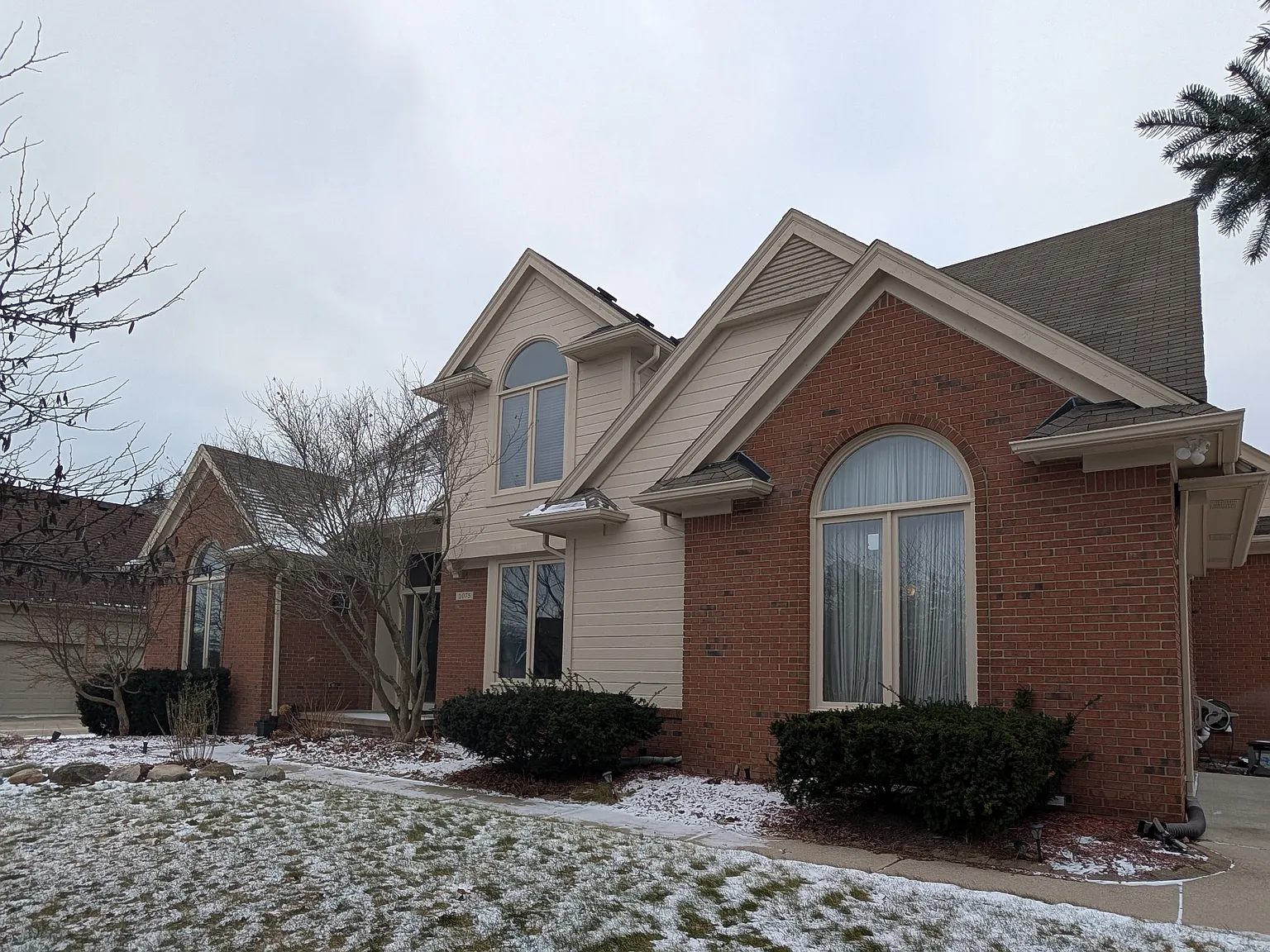 4 bed, 5004 sqft, $5,500 — Photo 2