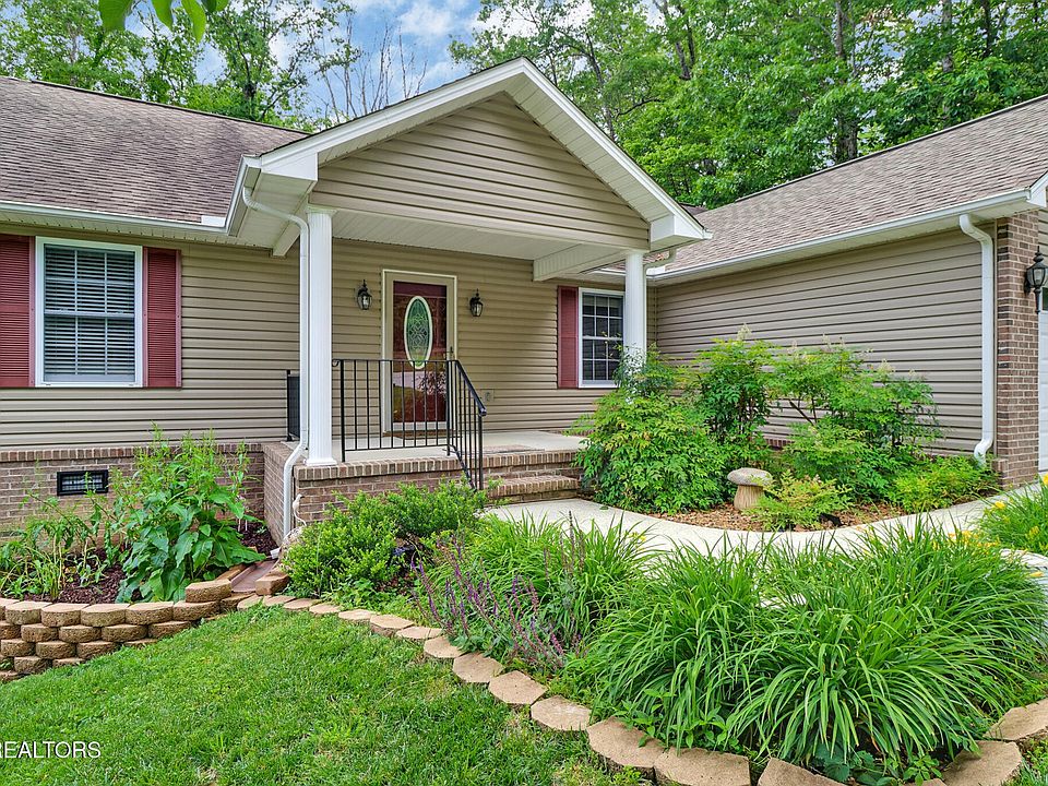 348 Lakeview Dr, Crossville, TN 38558 | MLS #2967624 | Zillow