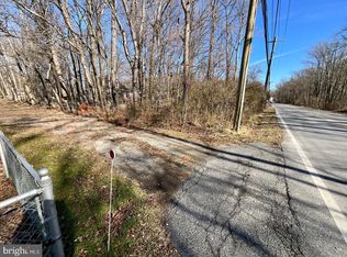 Holly Neck Rd, Essex, MD 21221