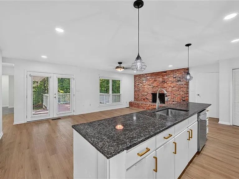 1714 S Johnson Ferry Rd NE — Photo 5