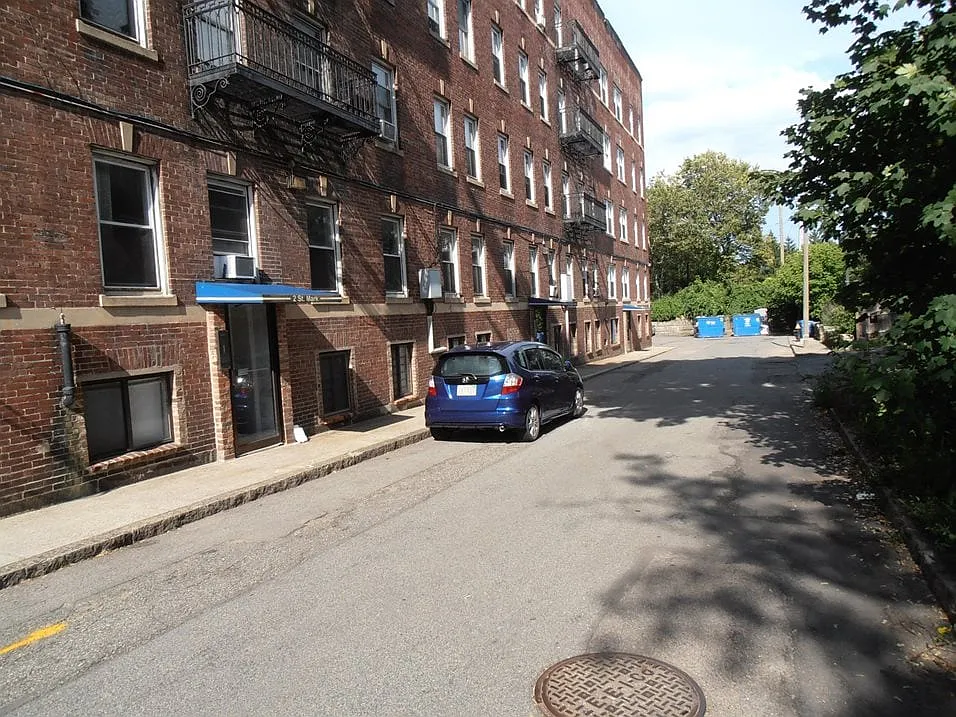 Fordham Court — Photo 2