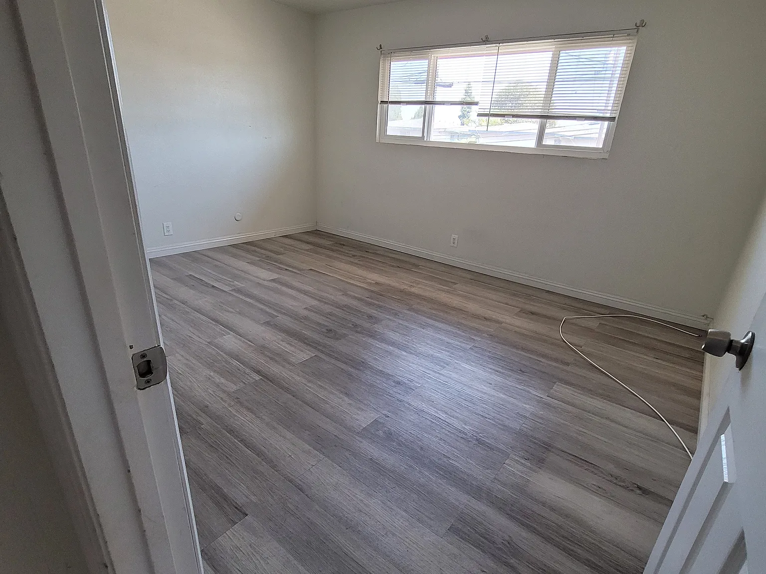 1 bed, 900 sqft, $1,900 — Photo 2