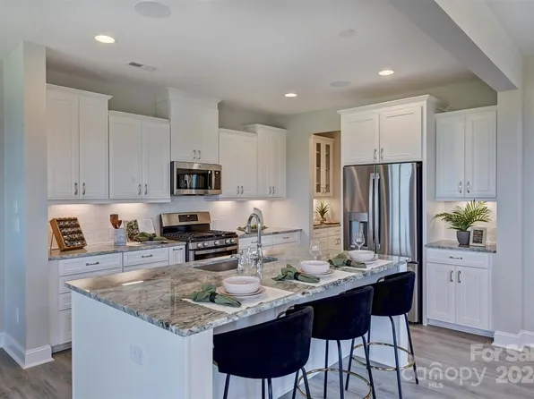 133 Nicholson Ln, Mooresville, NC 28115