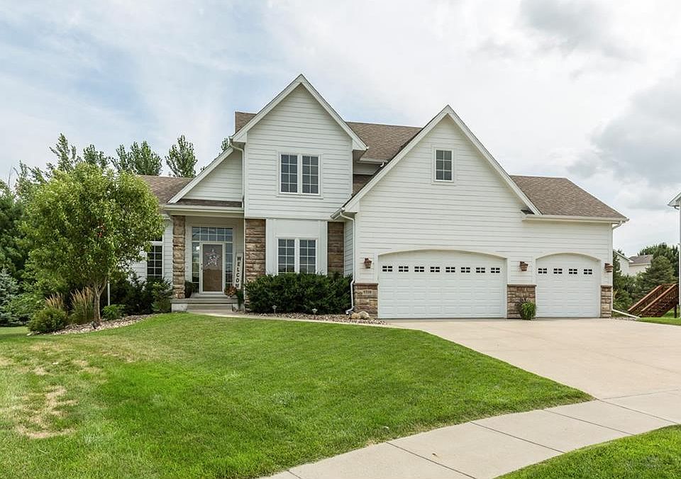 1st image of 1710 SE Bell Dr
