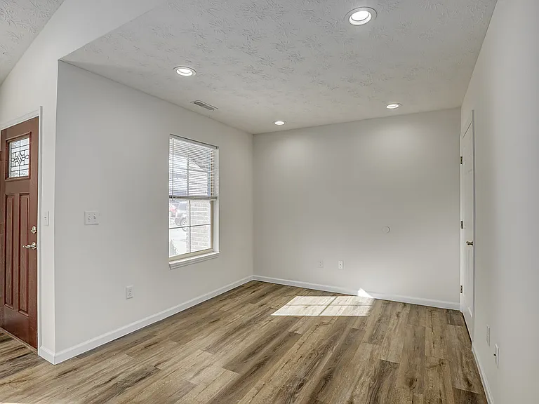 1245 Sparta Dr — Photo 11