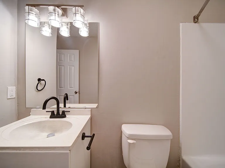 The Manor Townhomes — Photo 8