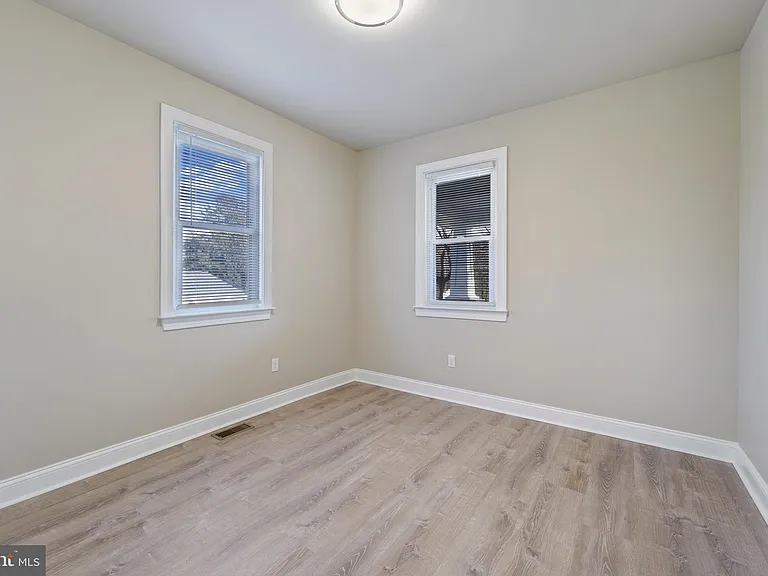 4411 Fairview Ave — Photo 13