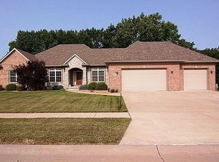 9004 Highland Dr, Rock Island, IL