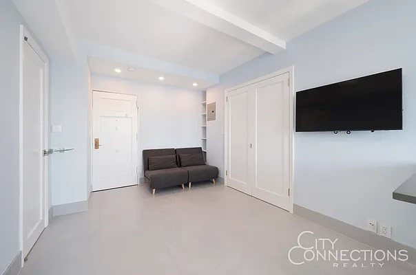 Rented by City Connections Realty | media 5