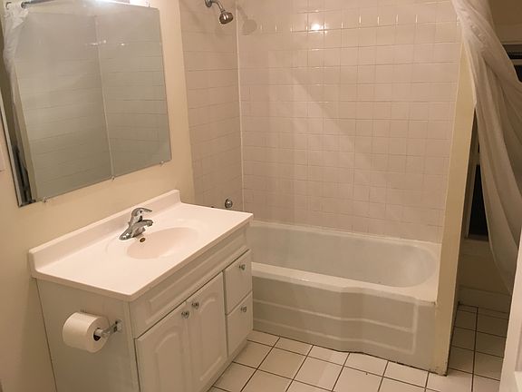 3rd image of 2105 W Eastwood Ave APT 1