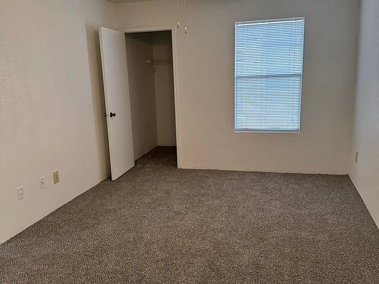 Emerald Cove Apartments — Photo 81