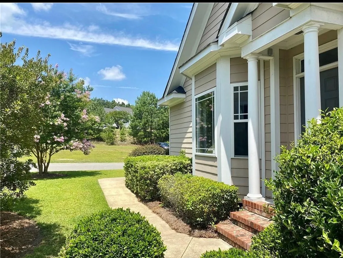 3 bed, 2.5 bath, 1742 sqft, $1,900 — Photo 3