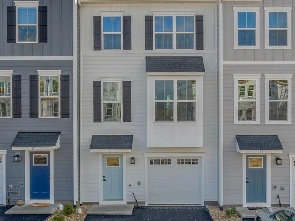 25 Iron Horse Ln, Fishersville, VA 22939