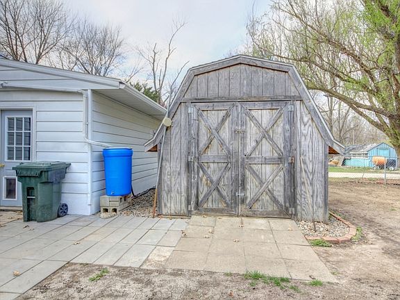 5th image of 212 Brady Ln