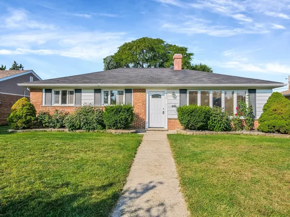 1056 E Villa Dr, Des Plaines, IL 60016