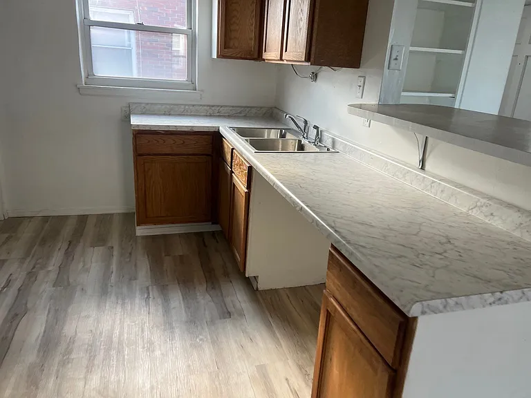 239 Arthur St — Photo 8
