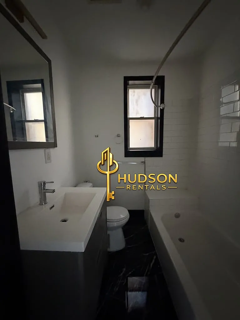 2 bed, 800 sqft, $1,795 — Photo 4