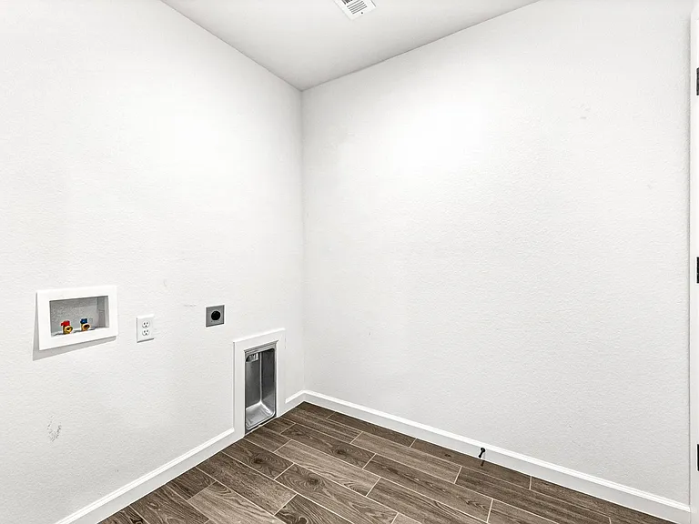 266 S Coventry Ave — Photo 27