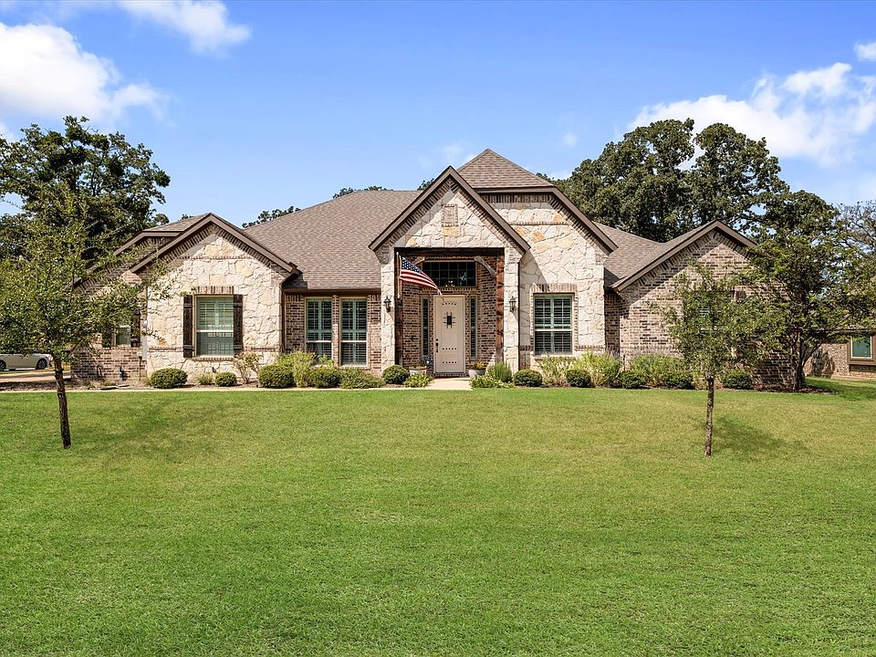 1st image of 121 Dogwood Dr