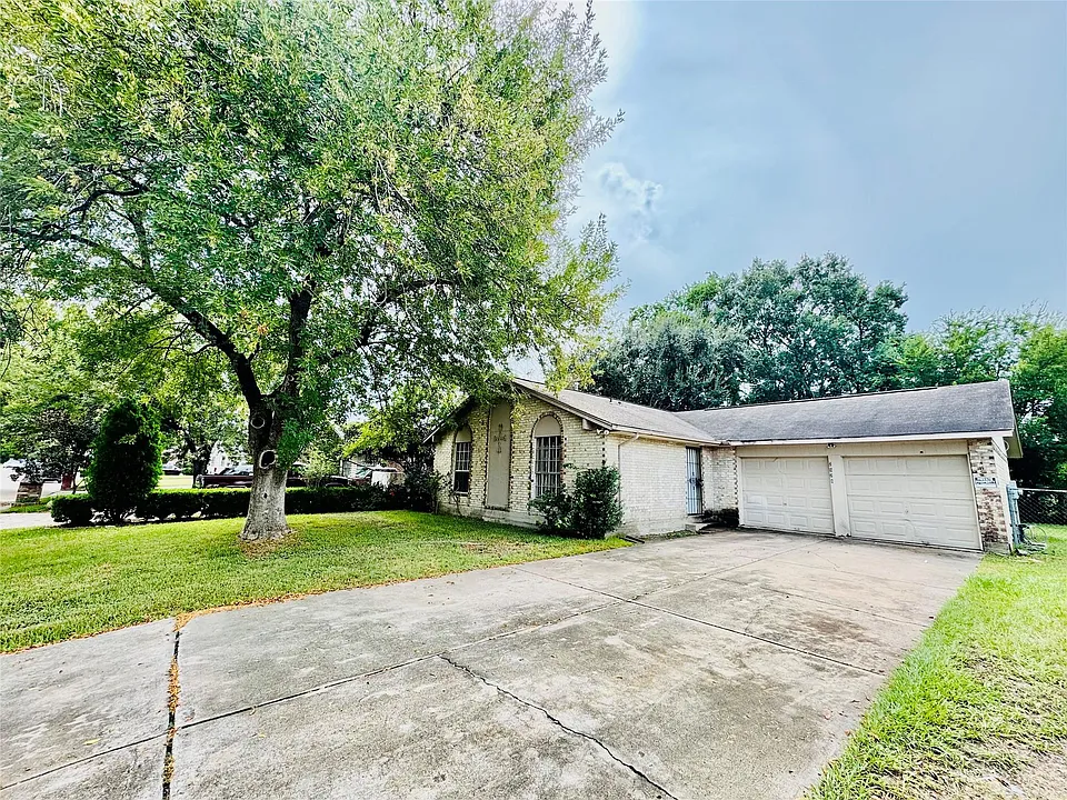 2523 Woodbough Dr