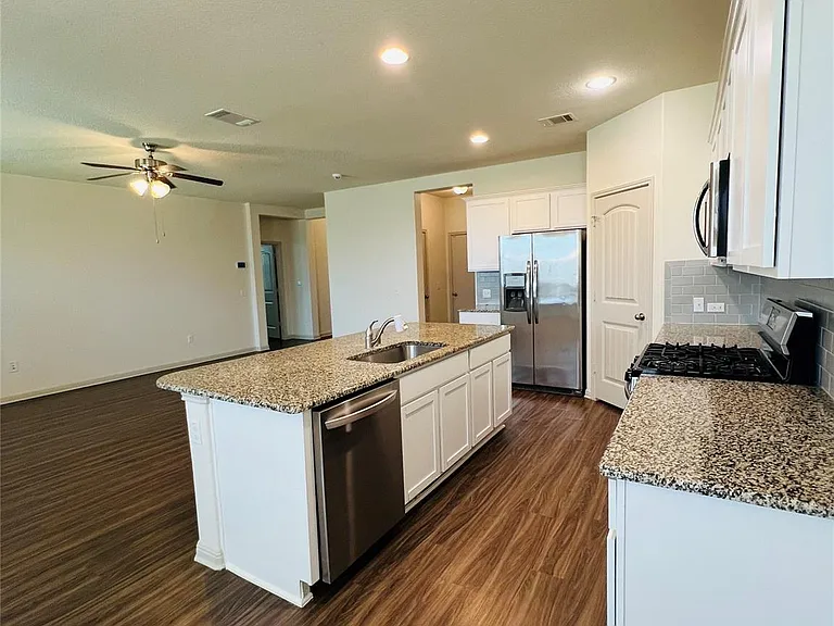 16901 Aventura Ave — Photo 19