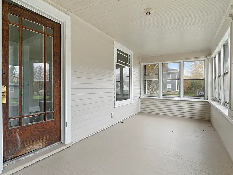 1103 State St — Photo 2